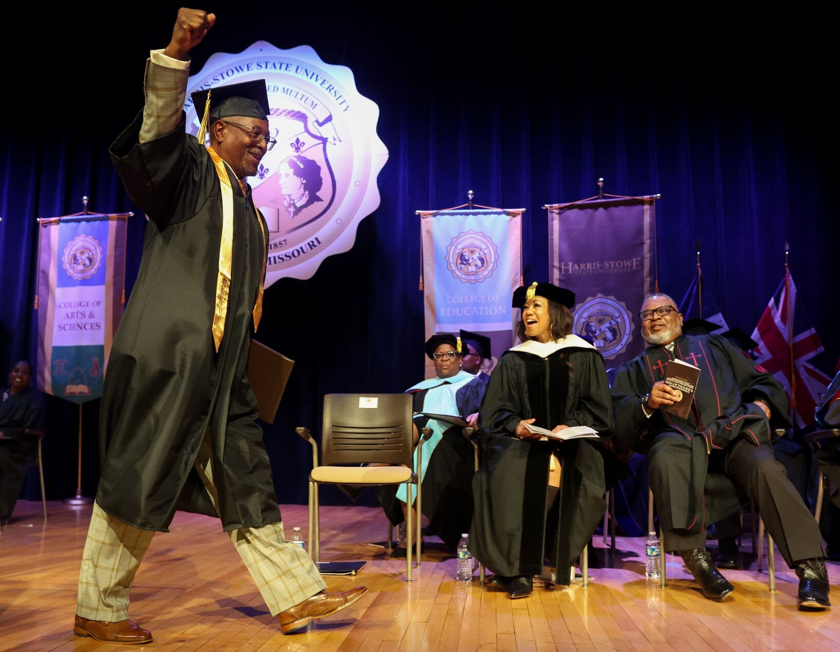 David Morris, 74, graduates from Harris-Stowe State University in ӣƵ